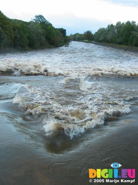 15091 Water going over fish gate